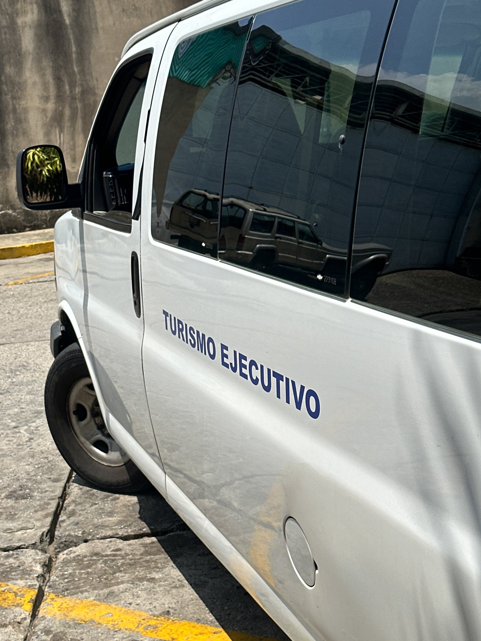 Fotografía de un vehículo asociado al Hotel MPV